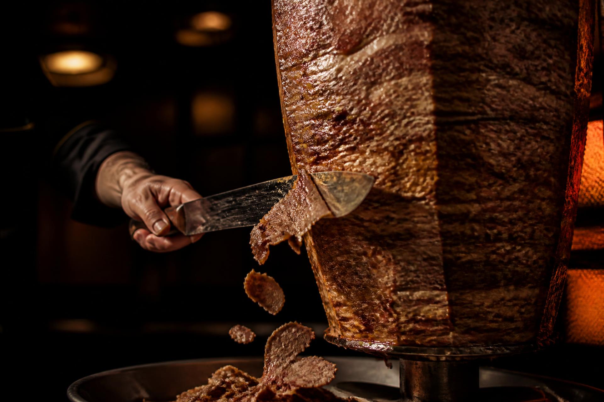 Premium döner wordt gesneden